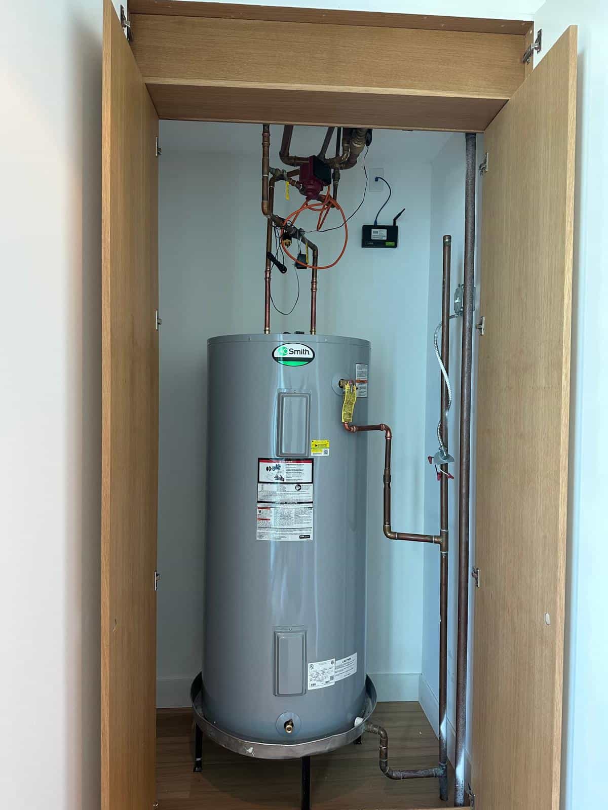 Before and after of a Water Heater by a plumber in Aventura